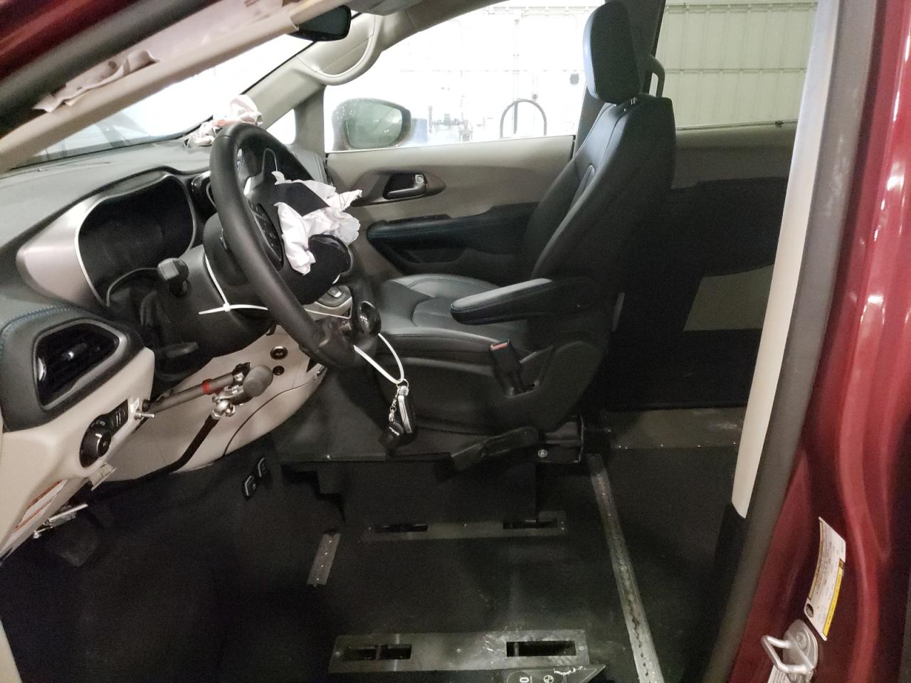 2021 Chrysler Pacifica - Image 7