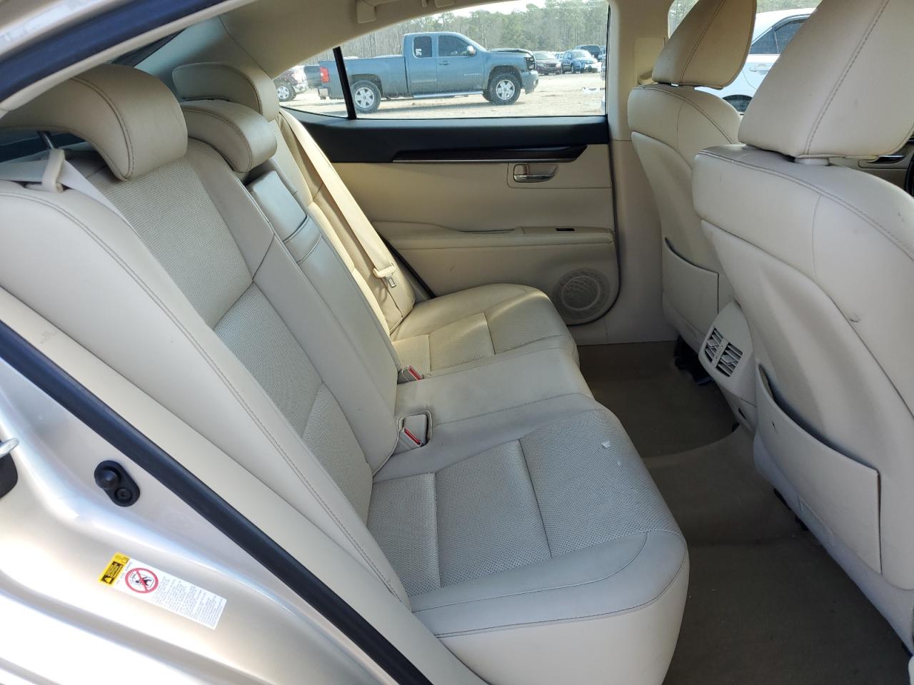 2015 Lexus ES - Image 10