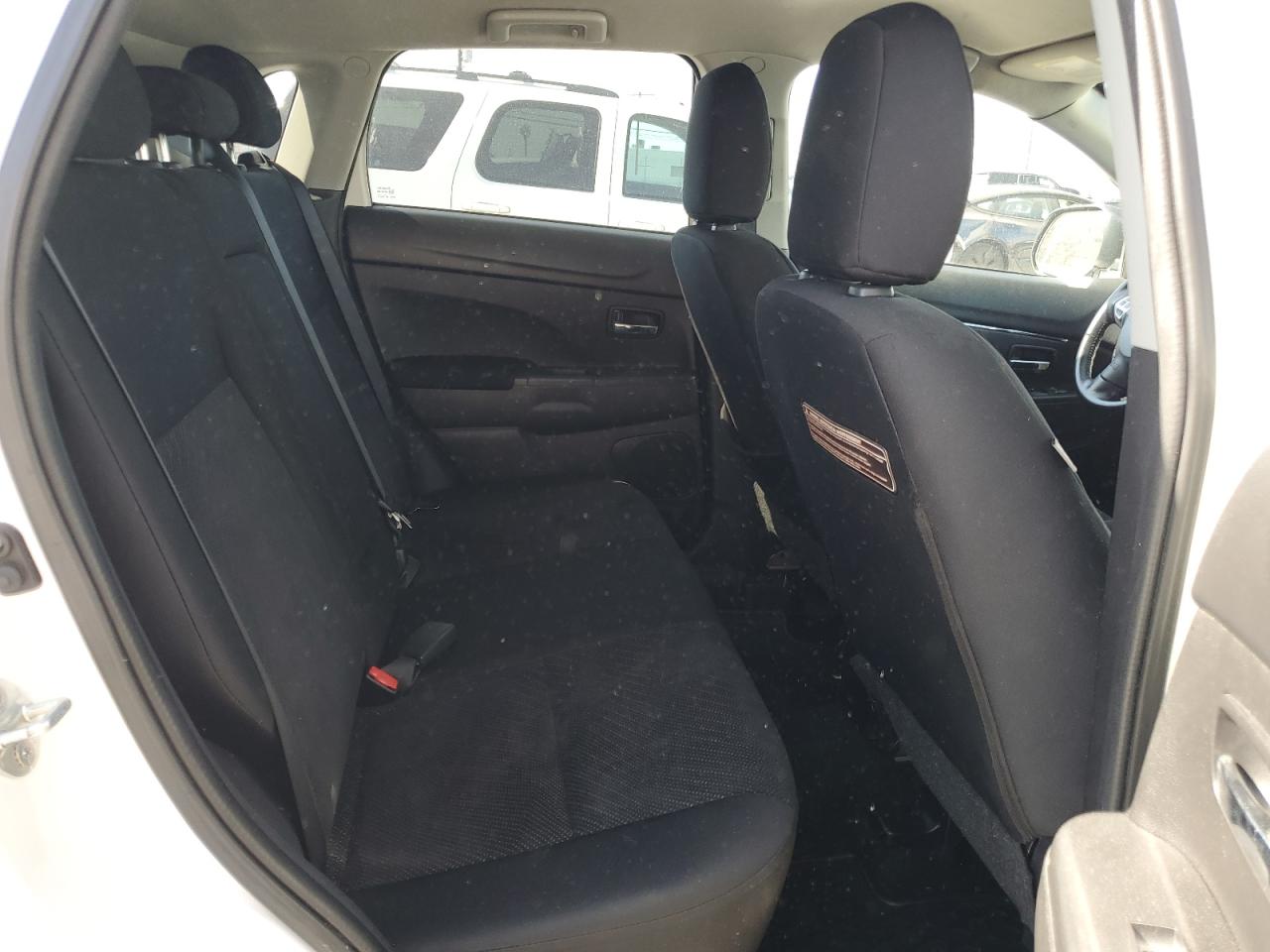 2013 Mitsubishi Outlander - Image 11