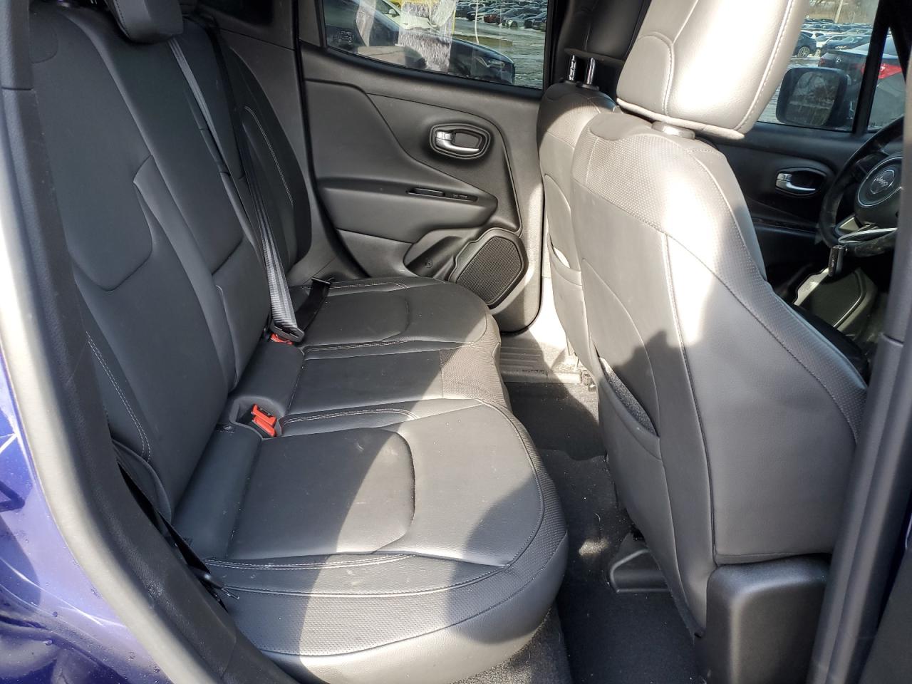 2020 Jeep Renegade - Image 12