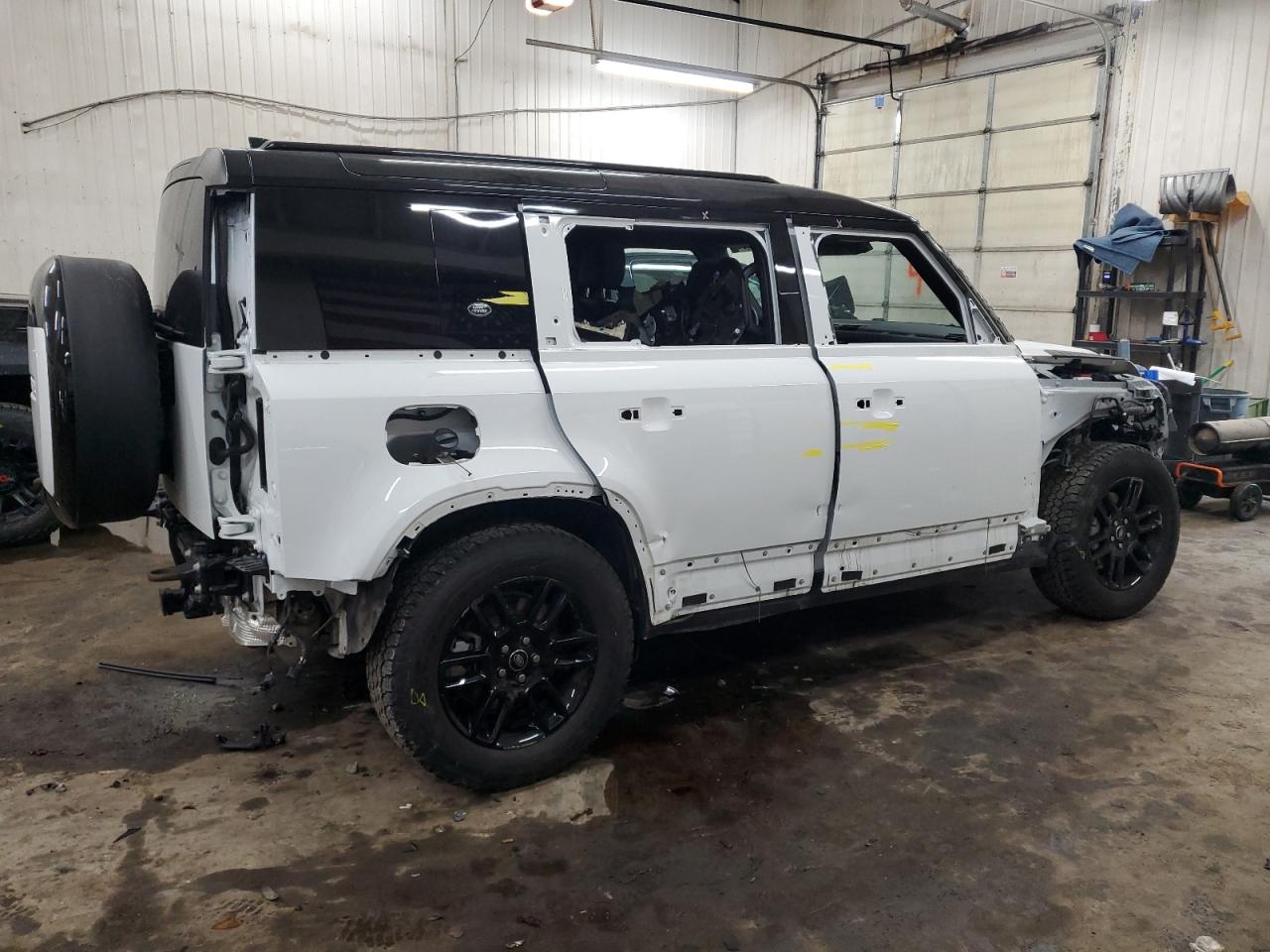 2024 Land Rover Defender - Image 3