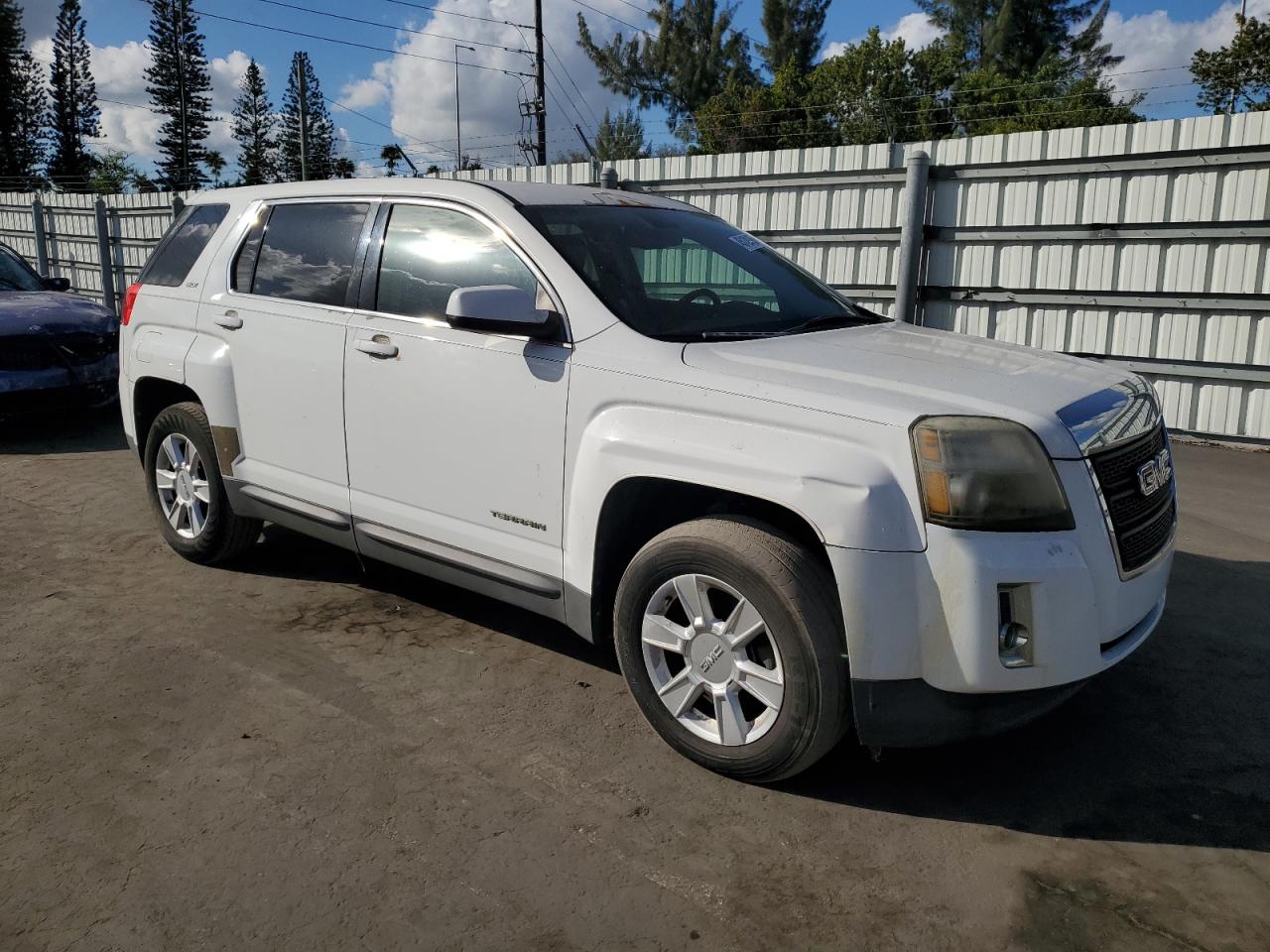 2011 GMC Terrain - Image 4