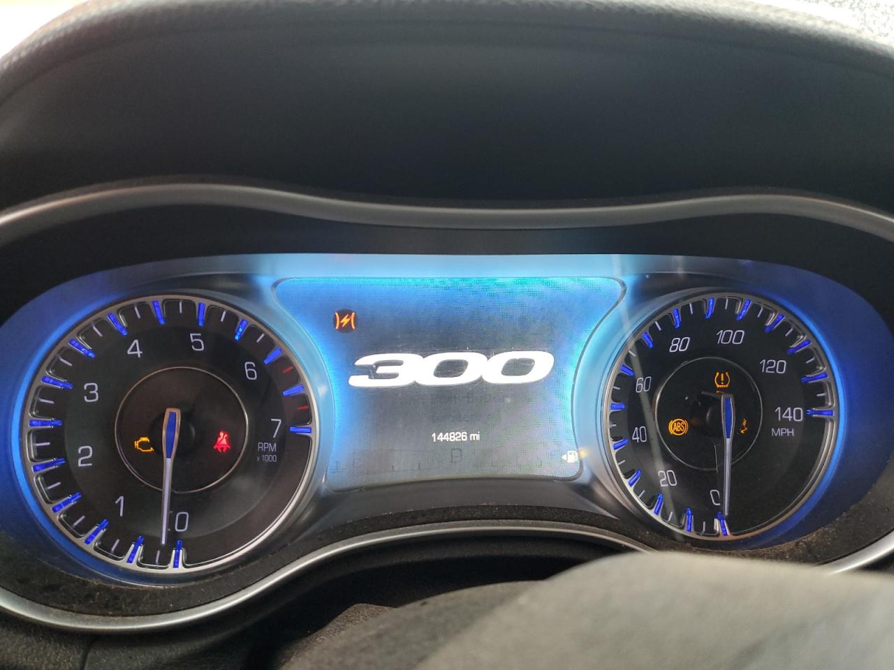 2016 Chrysler 300 - Image 9