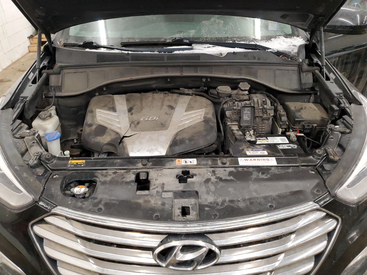 2016 Hyundai Santa Fe - Image 12