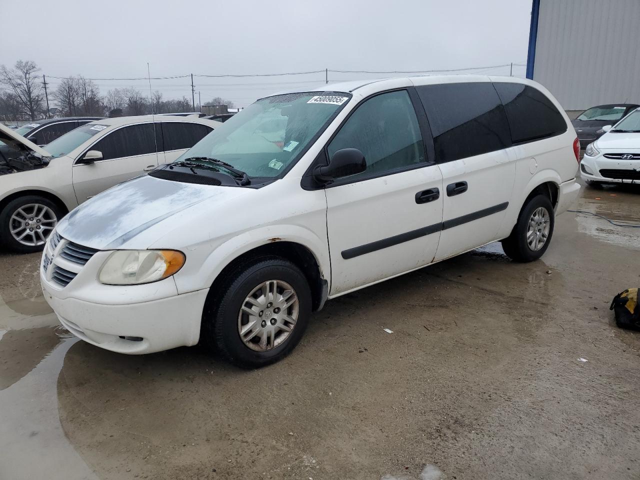 2005 Dodge Caravan - Image 1