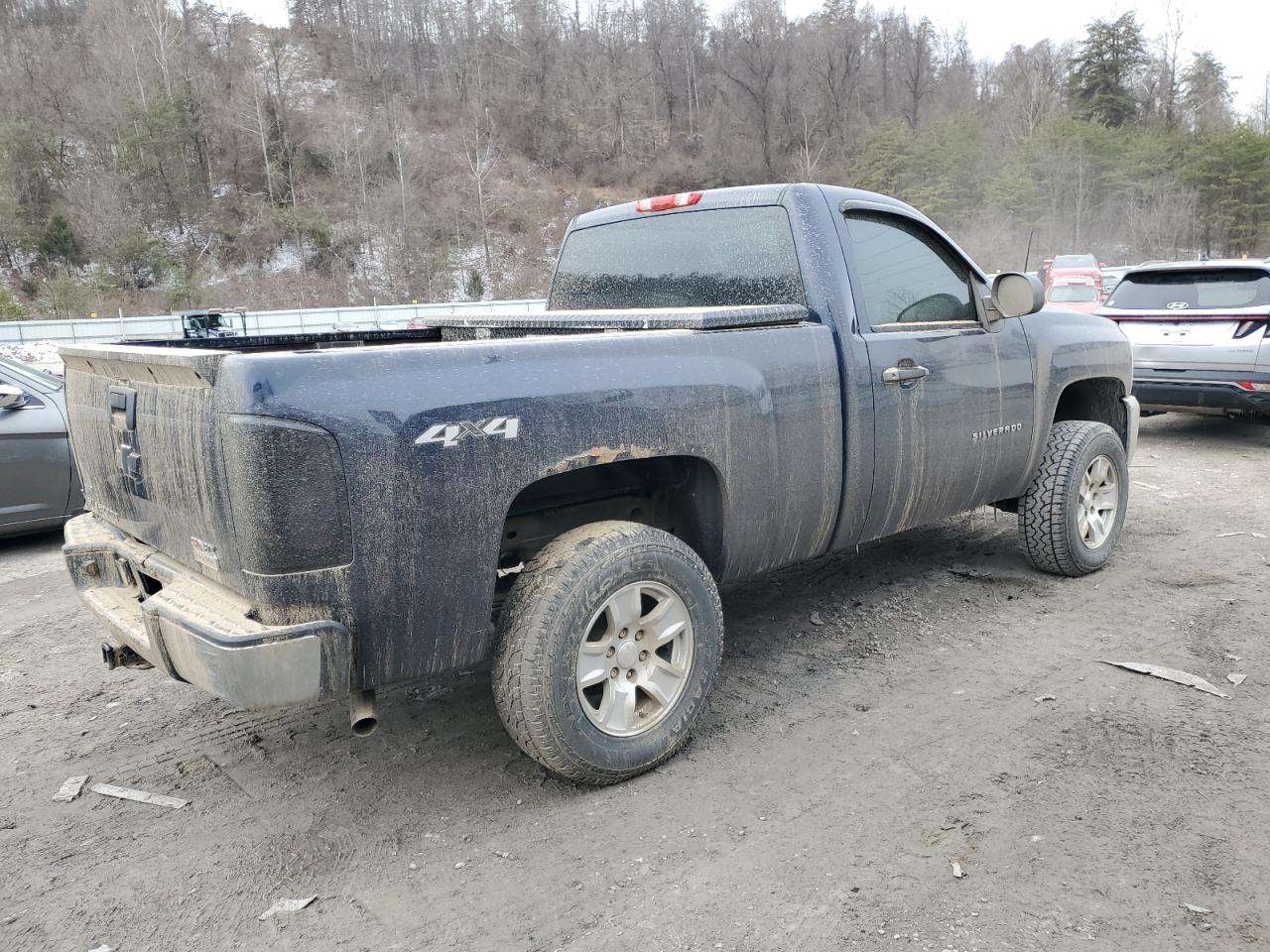 2011 Chevrolet Silverado - Image 3