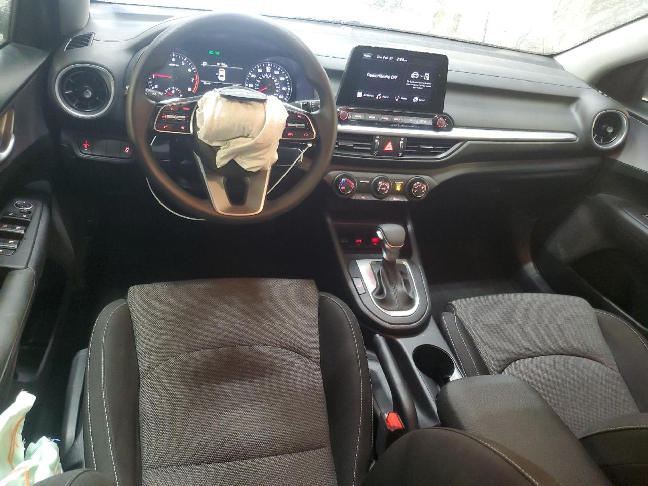 2024 Kia Forte - Image 8