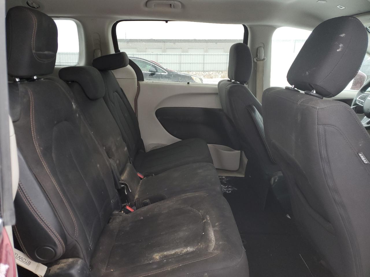 2018 Chrysler Pacifica - Image 11