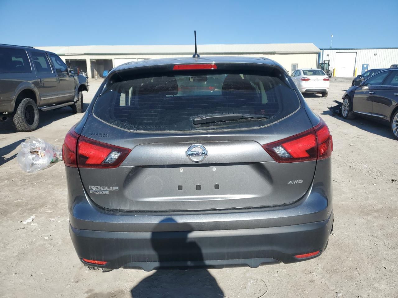 JN1BJ1CR6JW258207 NISSAN ROGUE 2018