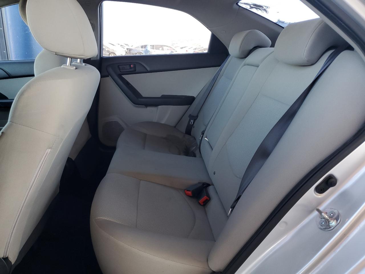 2010 Kia Forte - Image 10