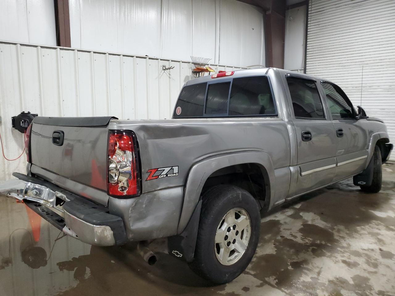 2006 Chevrolet Silverado - Image 3
