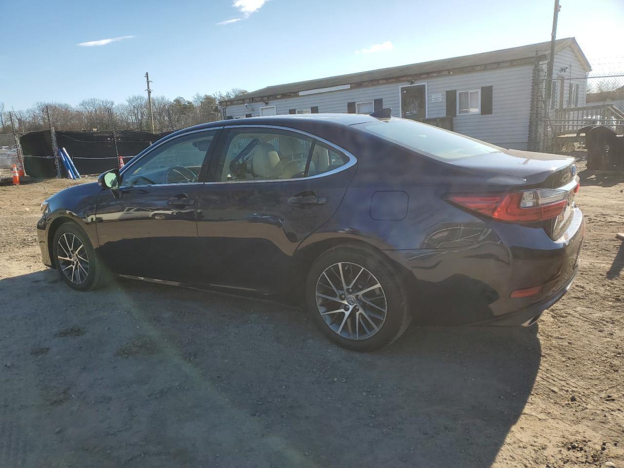 2017 Lexus ES - Image 2