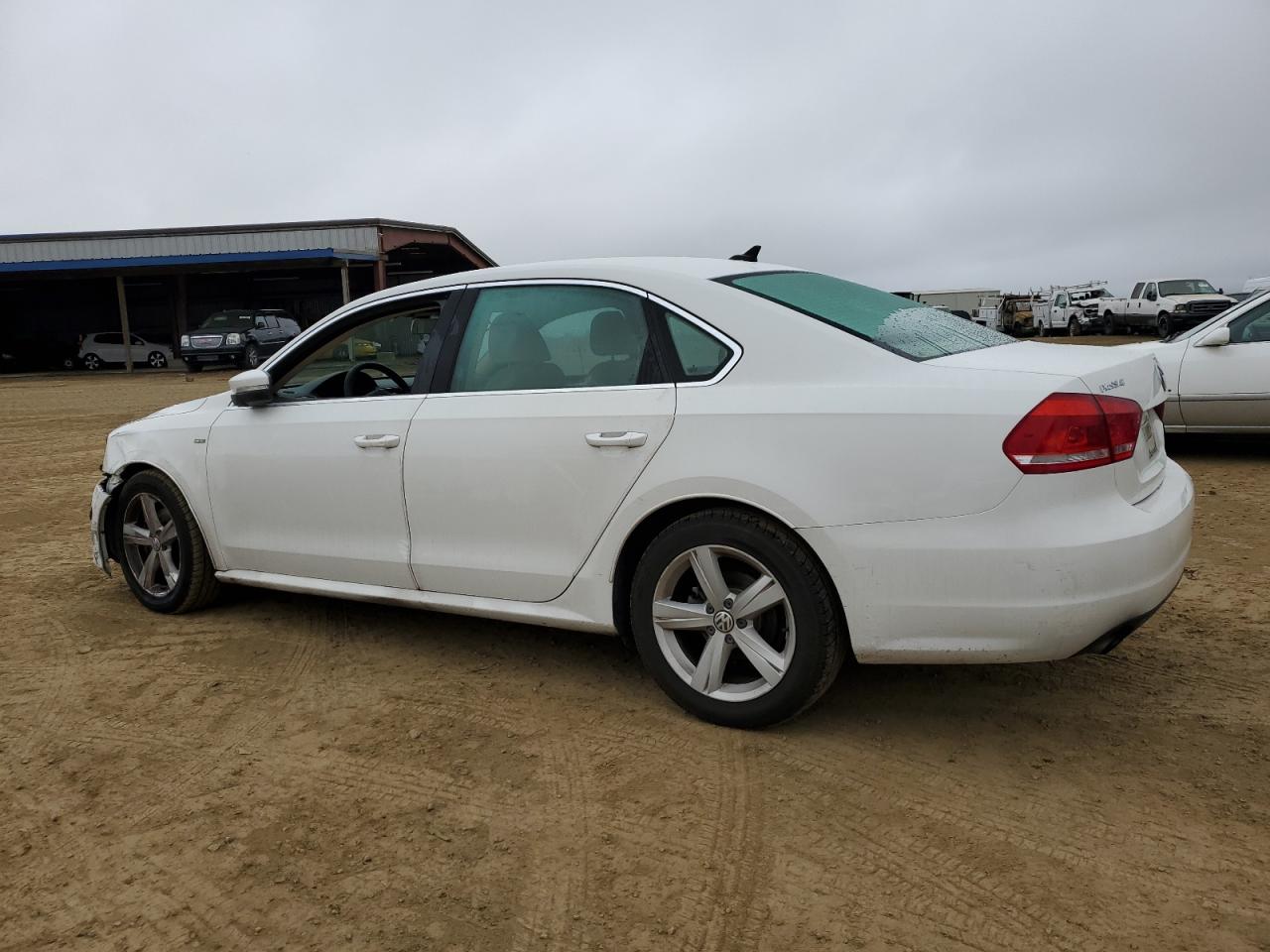 2015 Volkswagen Passat - Image 2