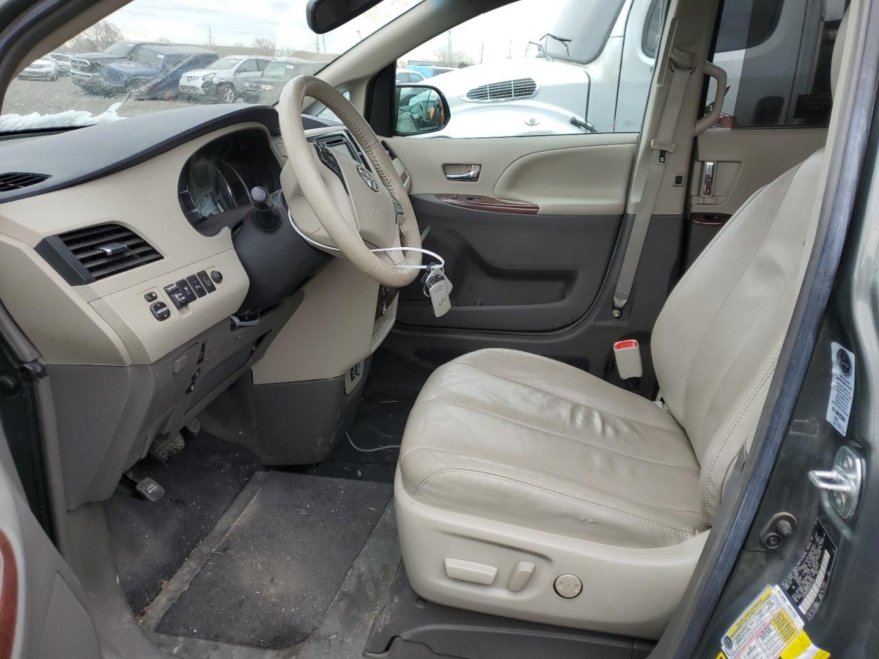 2014 Toyota Sienna - Image 7