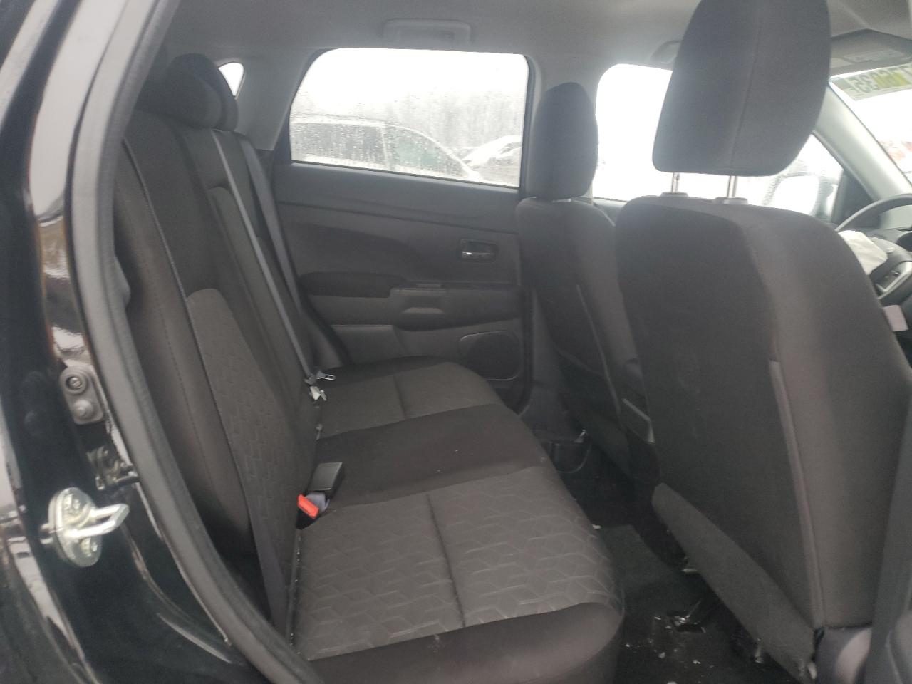 2021 Mitsubishi Outlander - Image 12