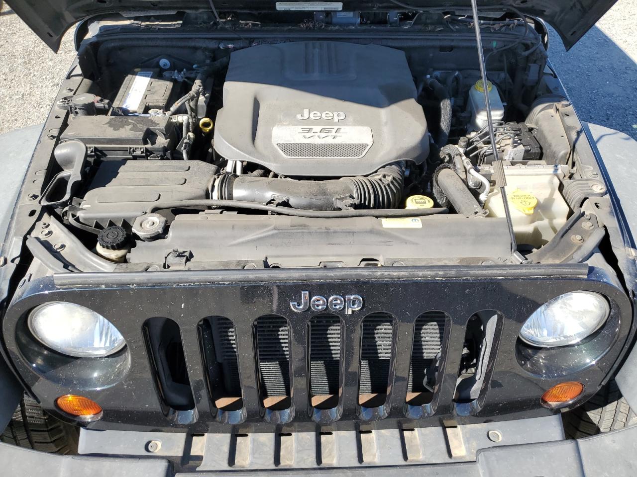 2012 Jeep Wrangler - Image 11