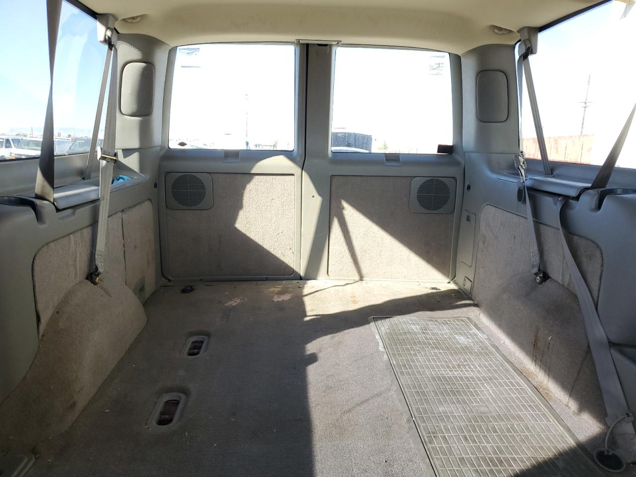 2003 Chevrolet Astro - Image 10