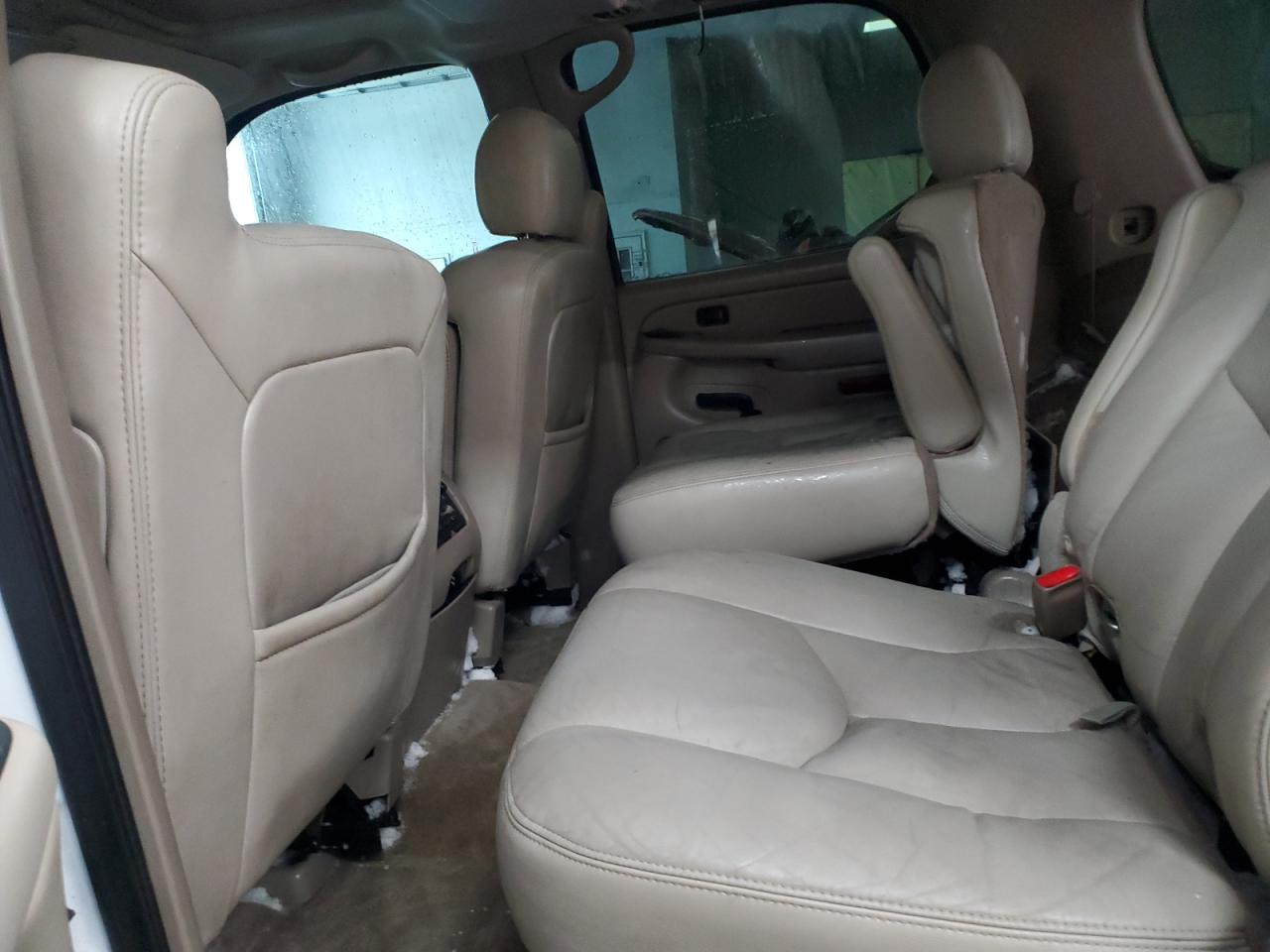 2004 Chevrolet Tahoe - Image 11