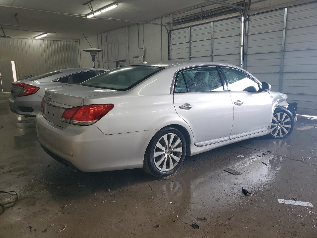 2011 Toyota Avalon - Image 3