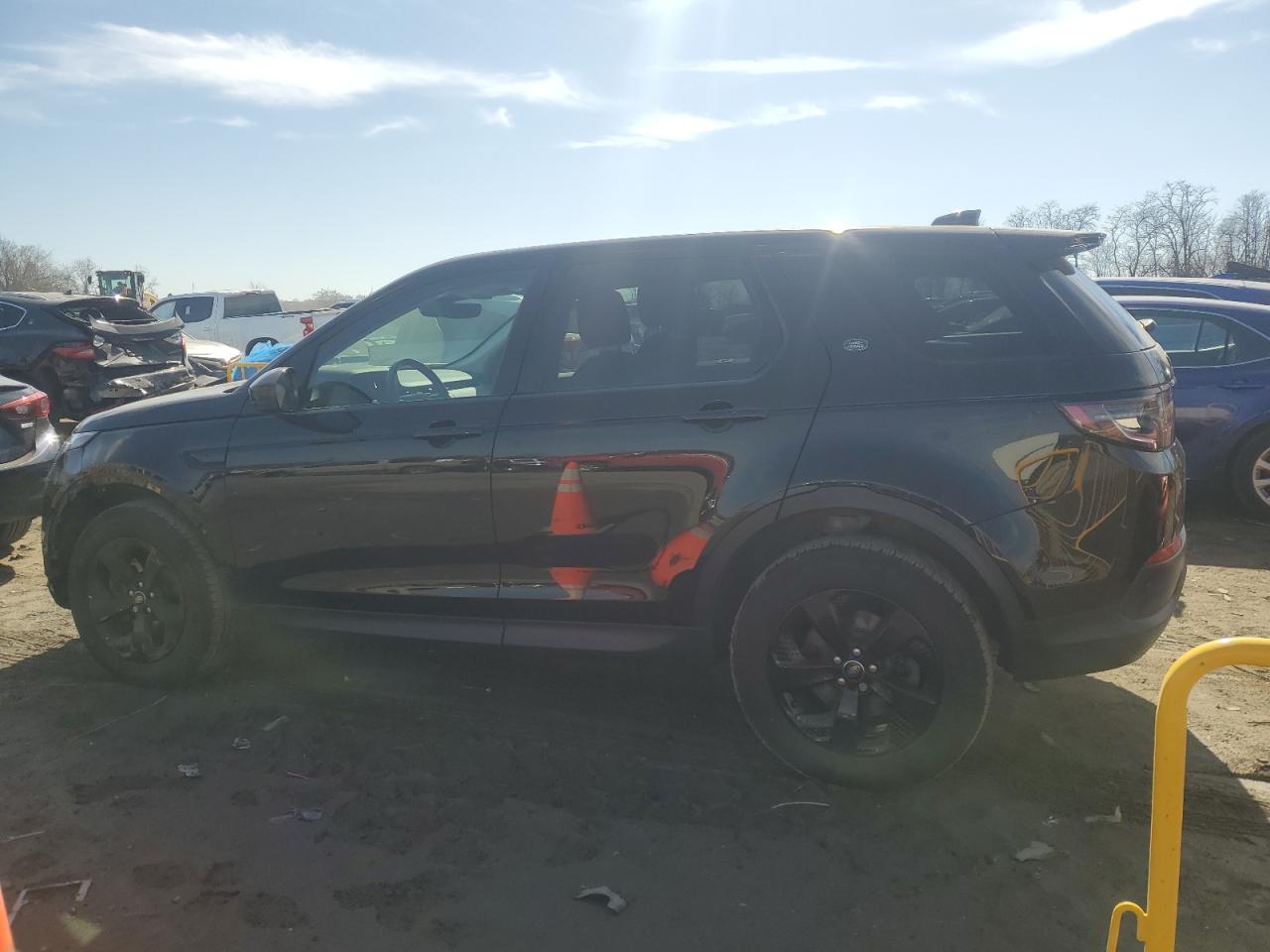 2023 Land Rover Discovery - Image 2