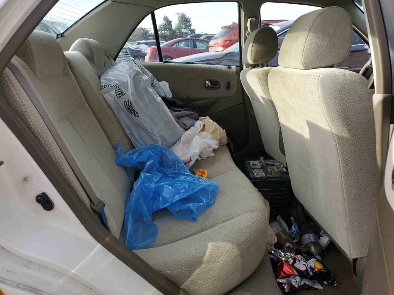 2000 Mazda Protege - Image 10