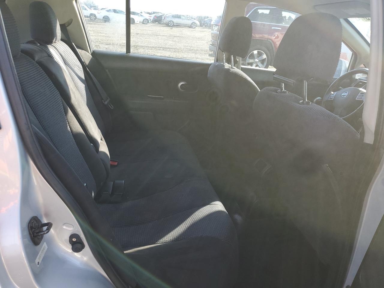2012 Nissan Versa - Image 10
