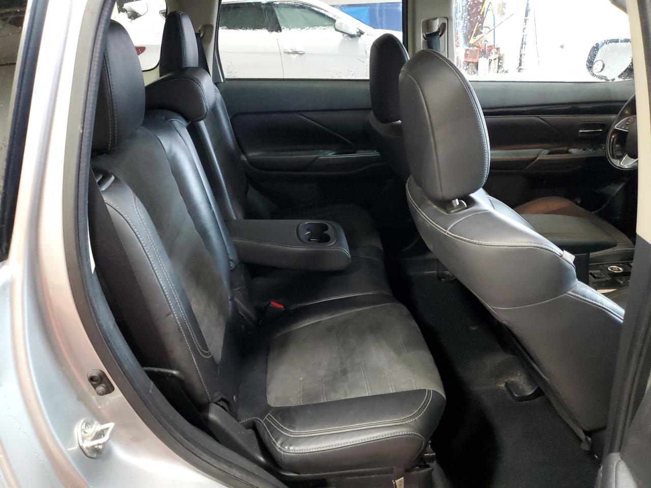 2019 Mitsubishi Outlander - Image 11