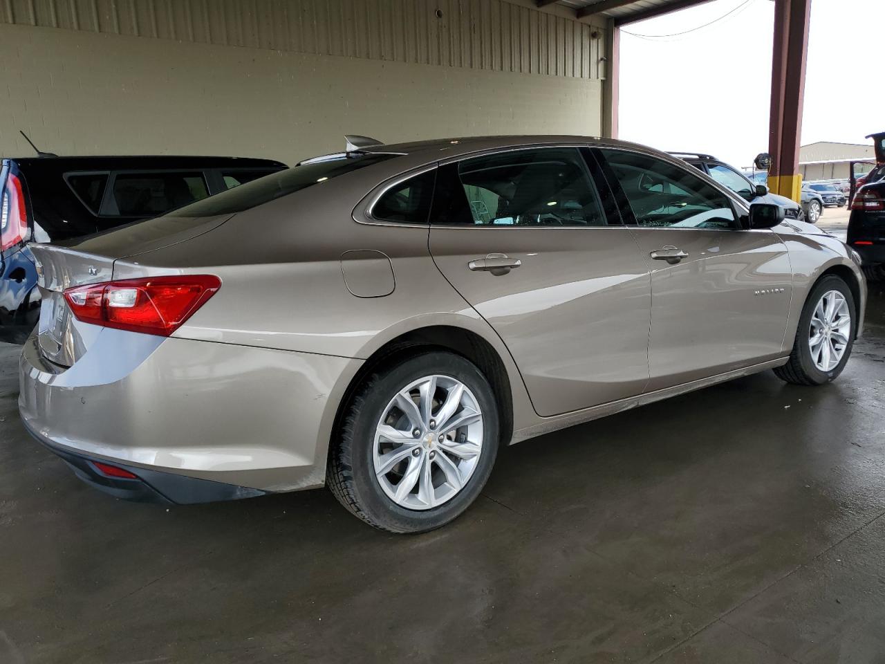 2023 Chevrolet Malibu - Image 3