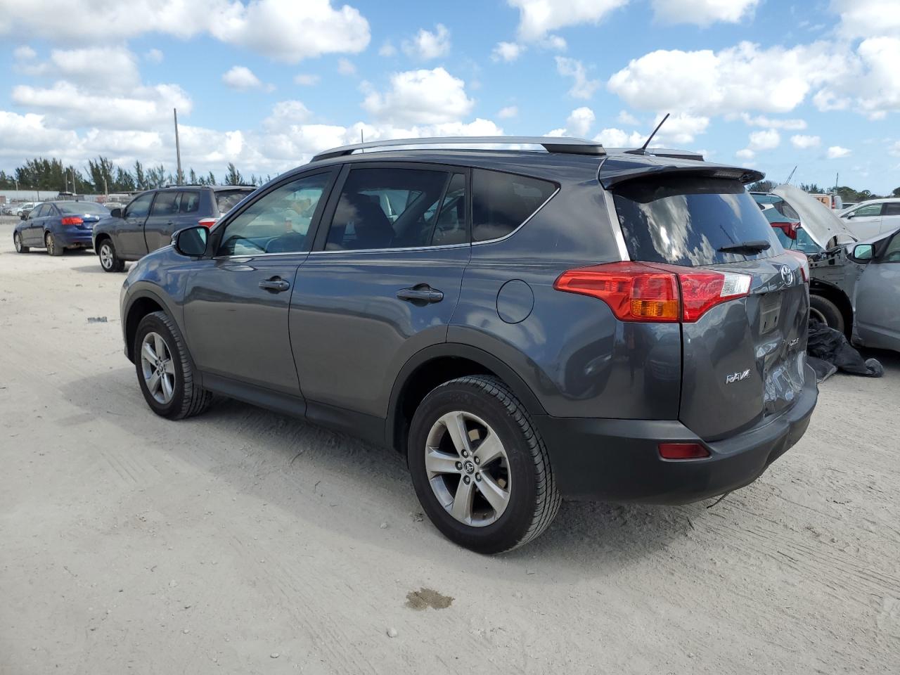 2015 Toyota RAV 4 - Image 2