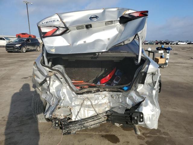  NISSAN VERSA 2020 Сріблястий