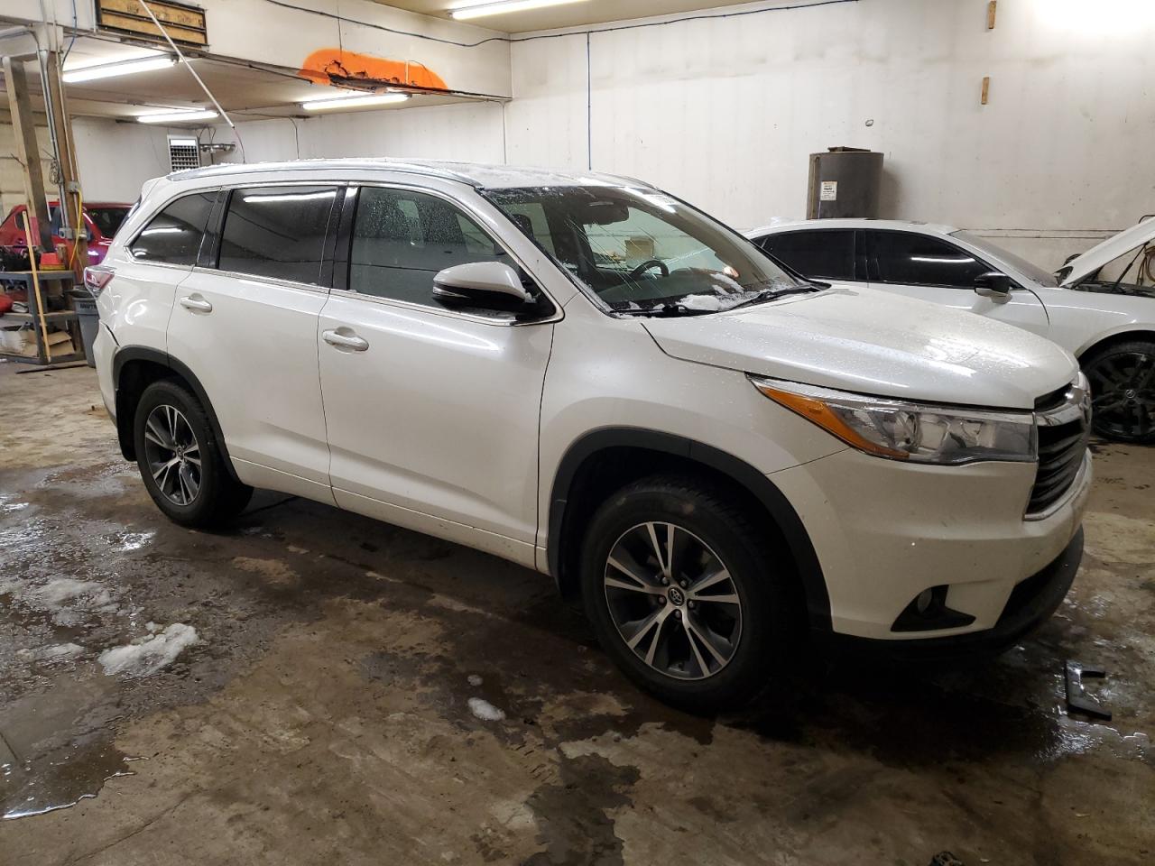 2016 Toyota Highlander - Image 4
