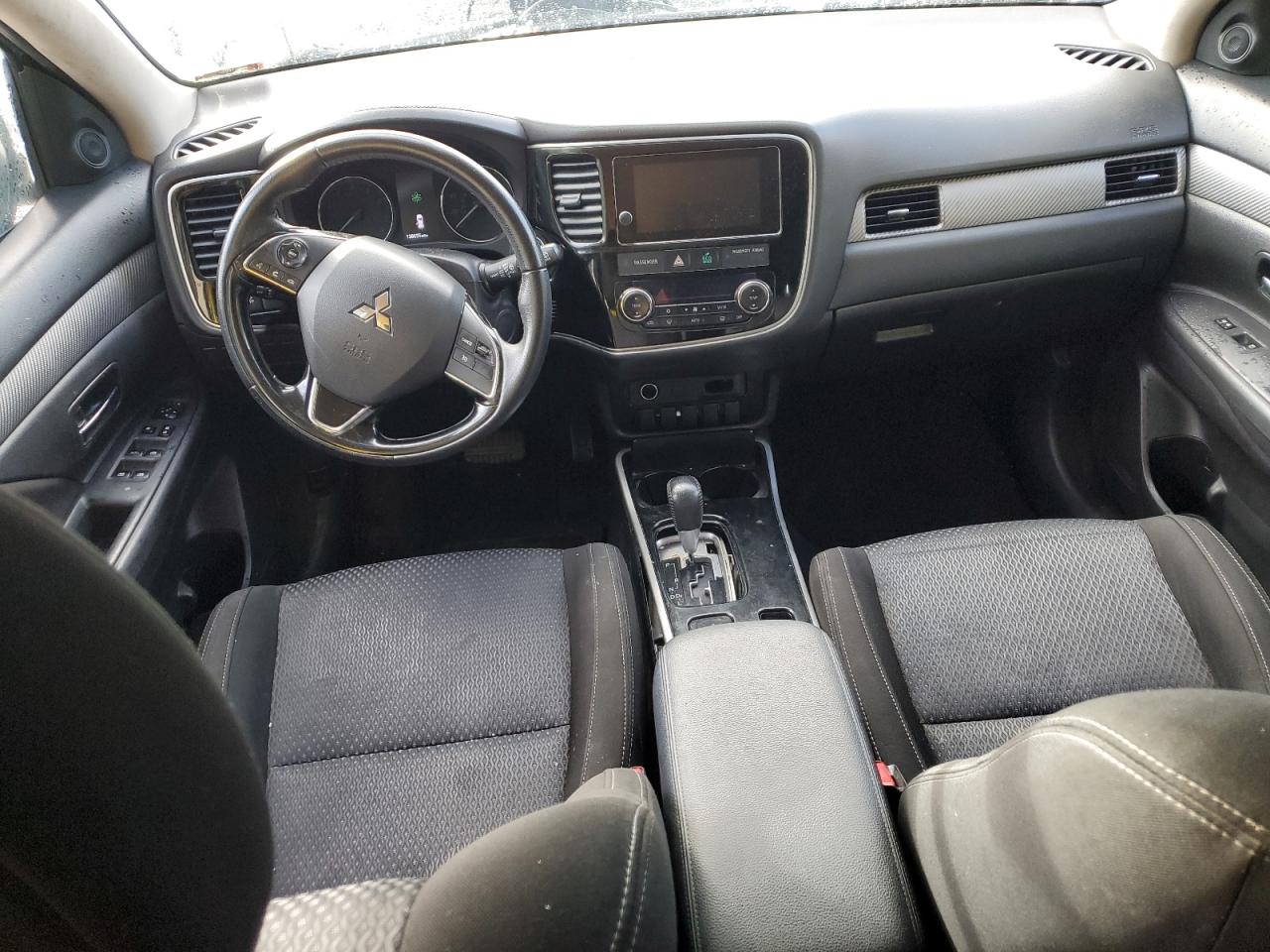 2018 Mitsubishi Outlander - Image 8