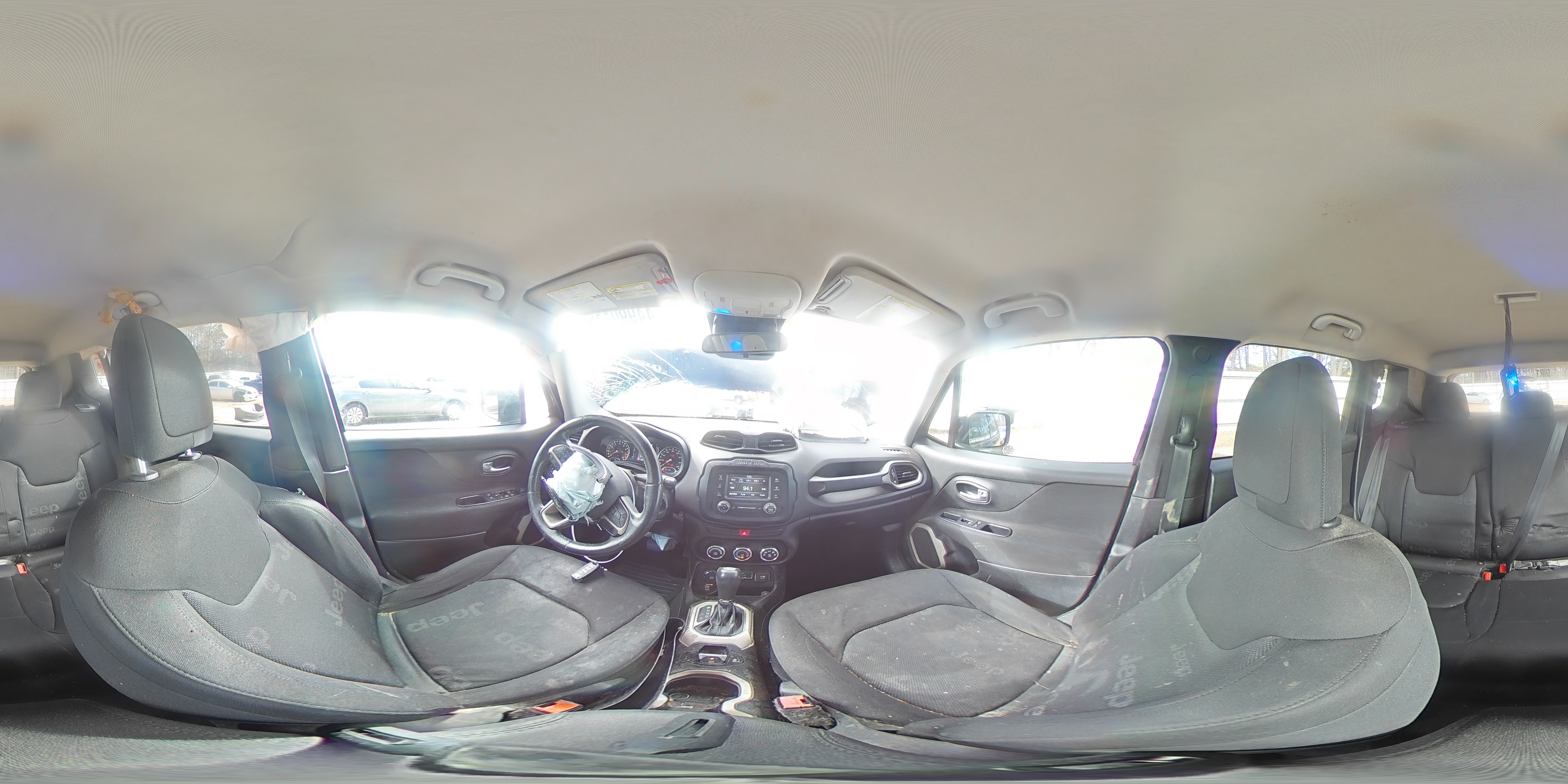 2015 Jeep Renegade - Image 13