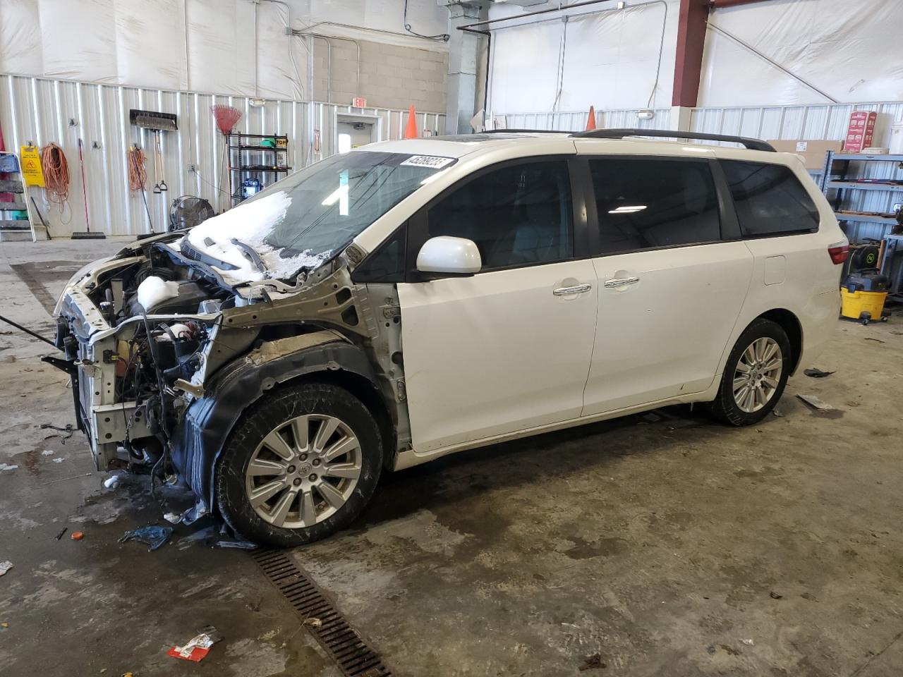 2017 Toyota Sienna - Image 1
