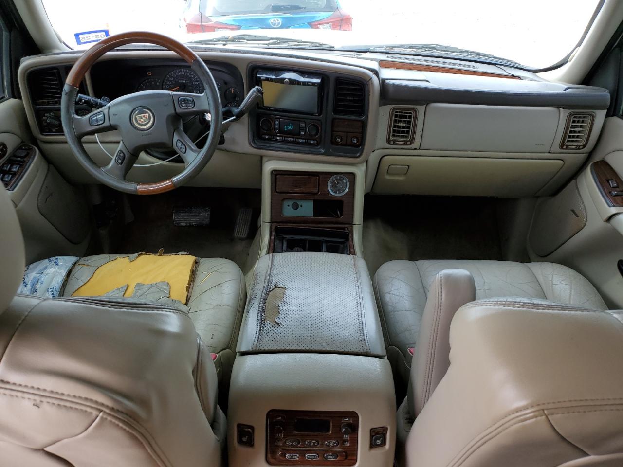 2004 Cadillac Escalade - Image 8