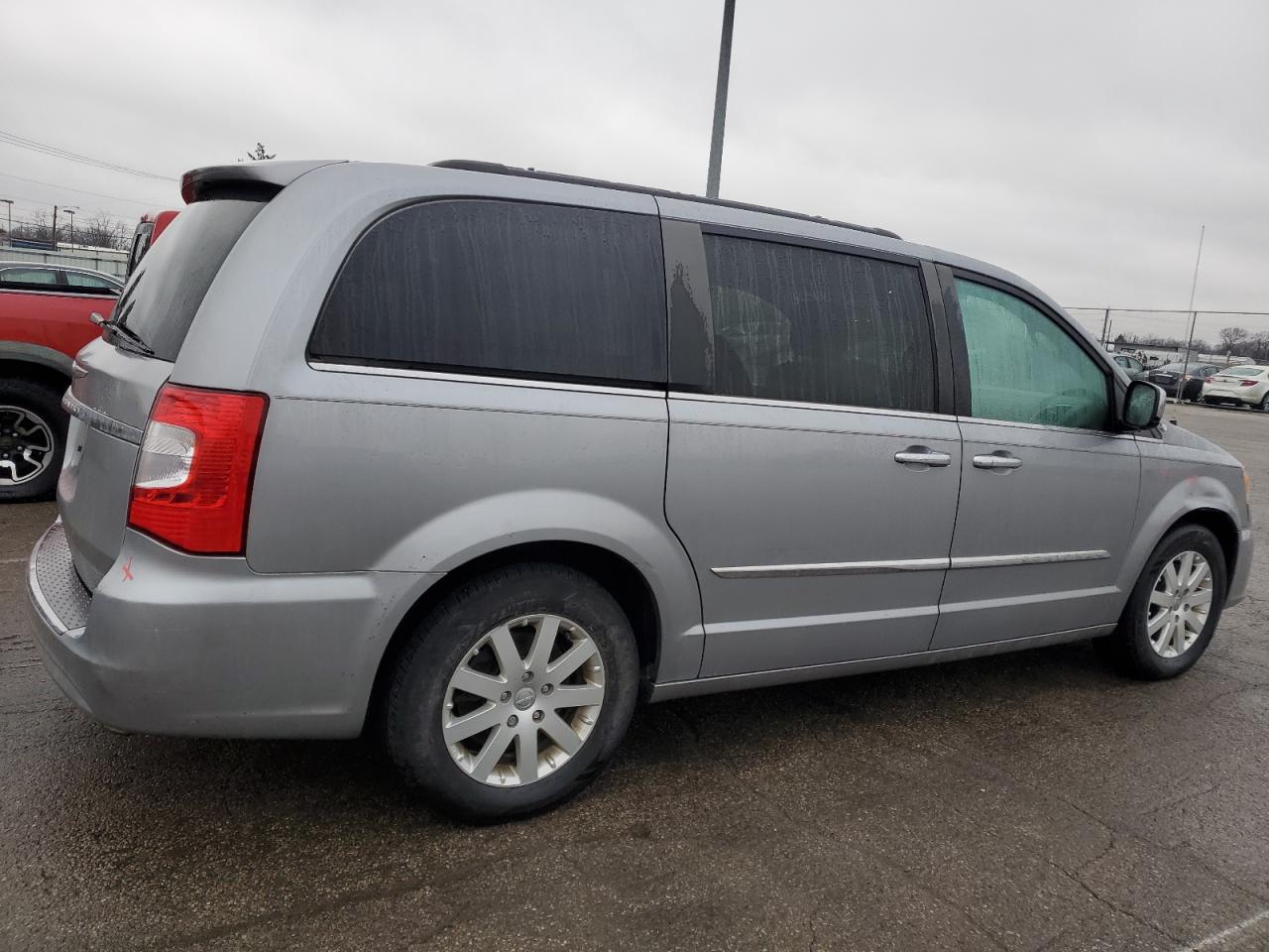 2015 Chrysler Town & Country - Image 3