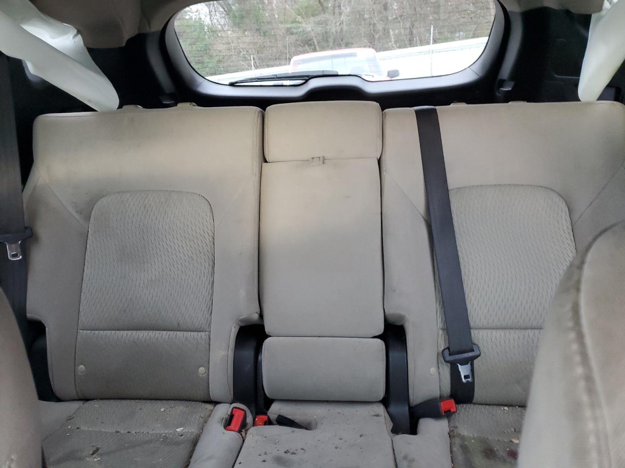 2017 Hyundai Santa Fe - Image 10