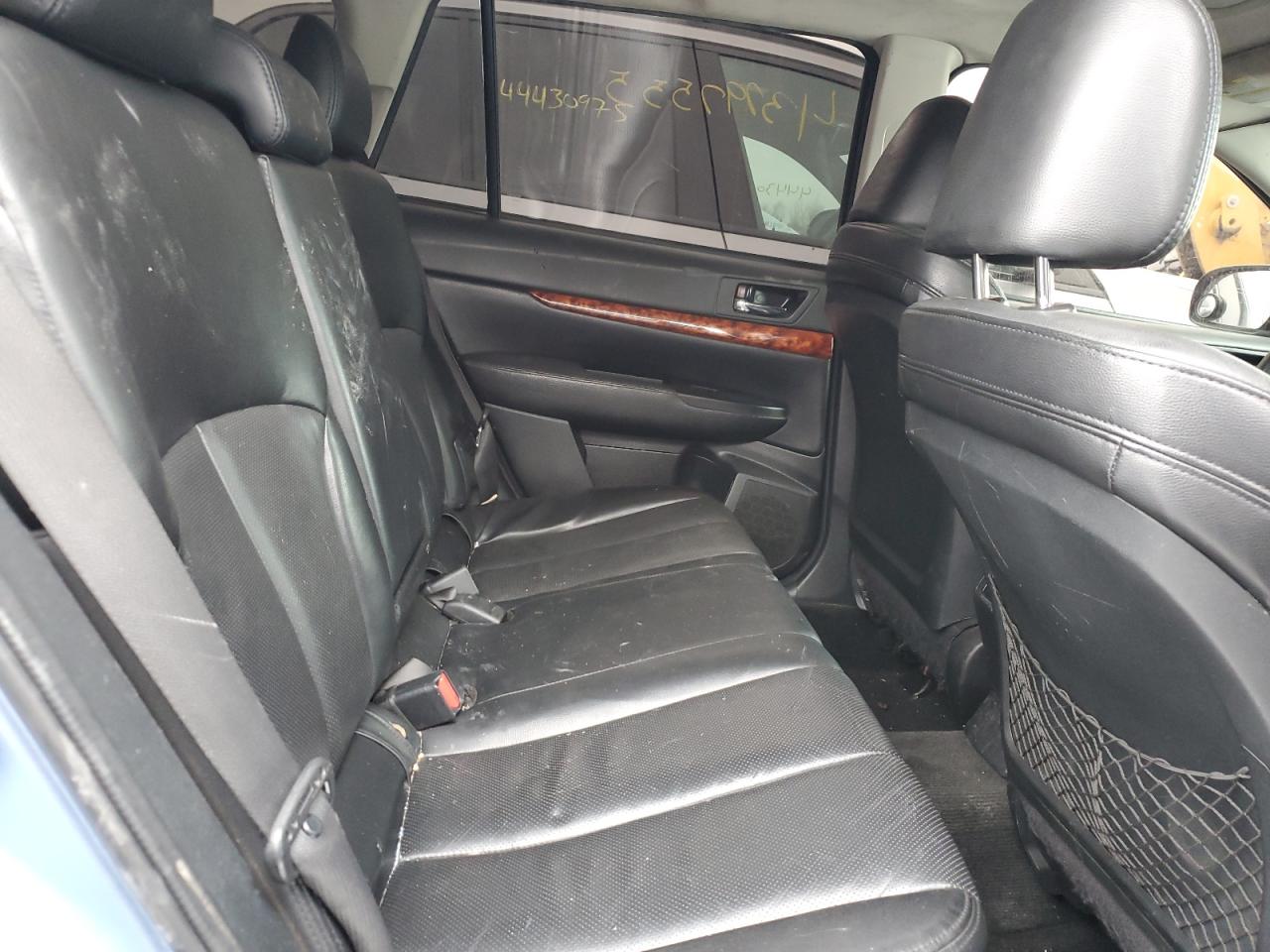 2011 Subaru Outback - Image 11