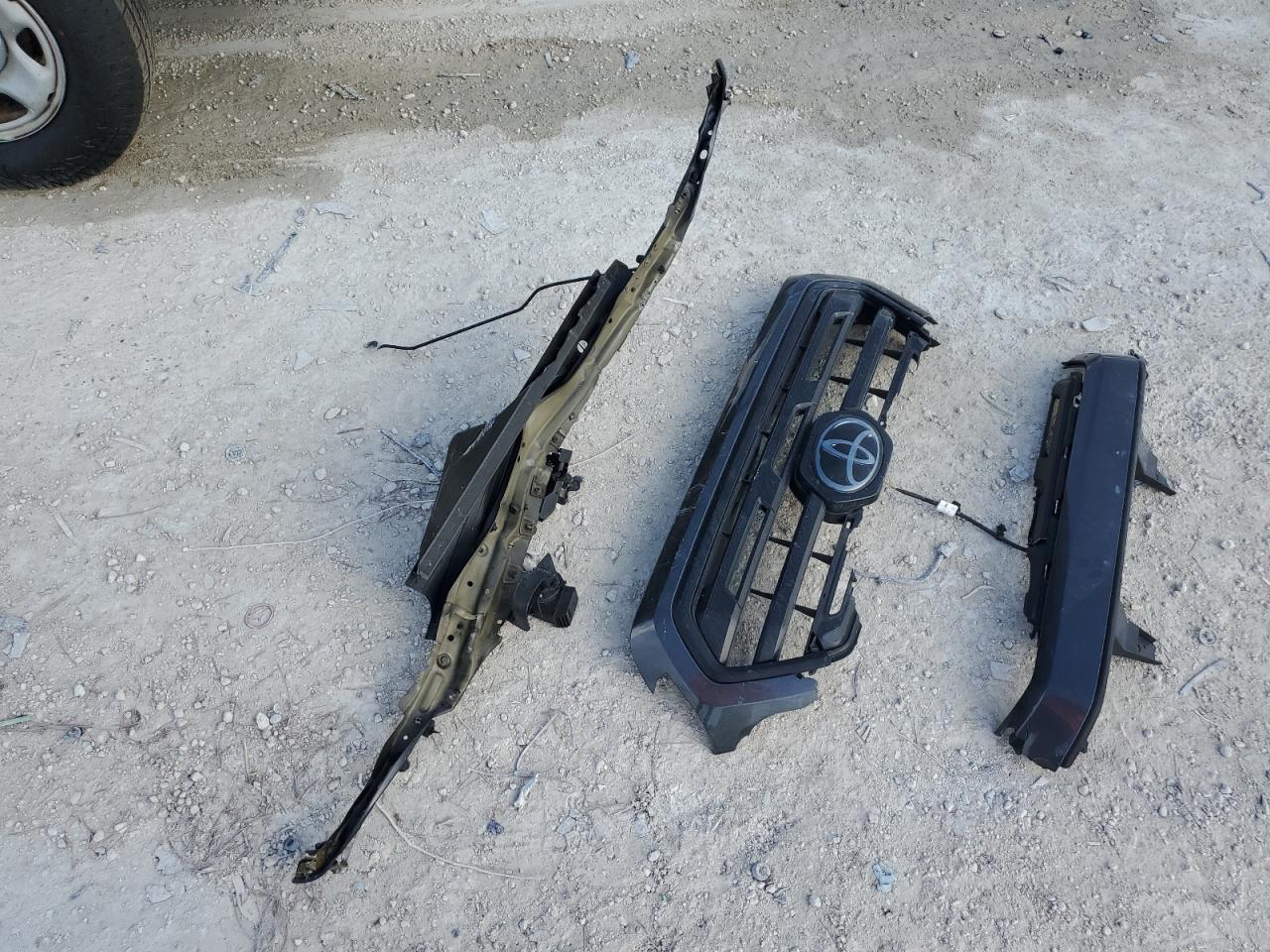 2018 Toyota Tacoma - Image 12