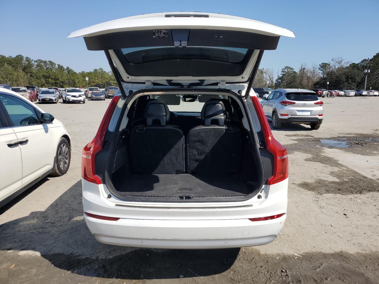 2022 Volvo XC90 - Image 6