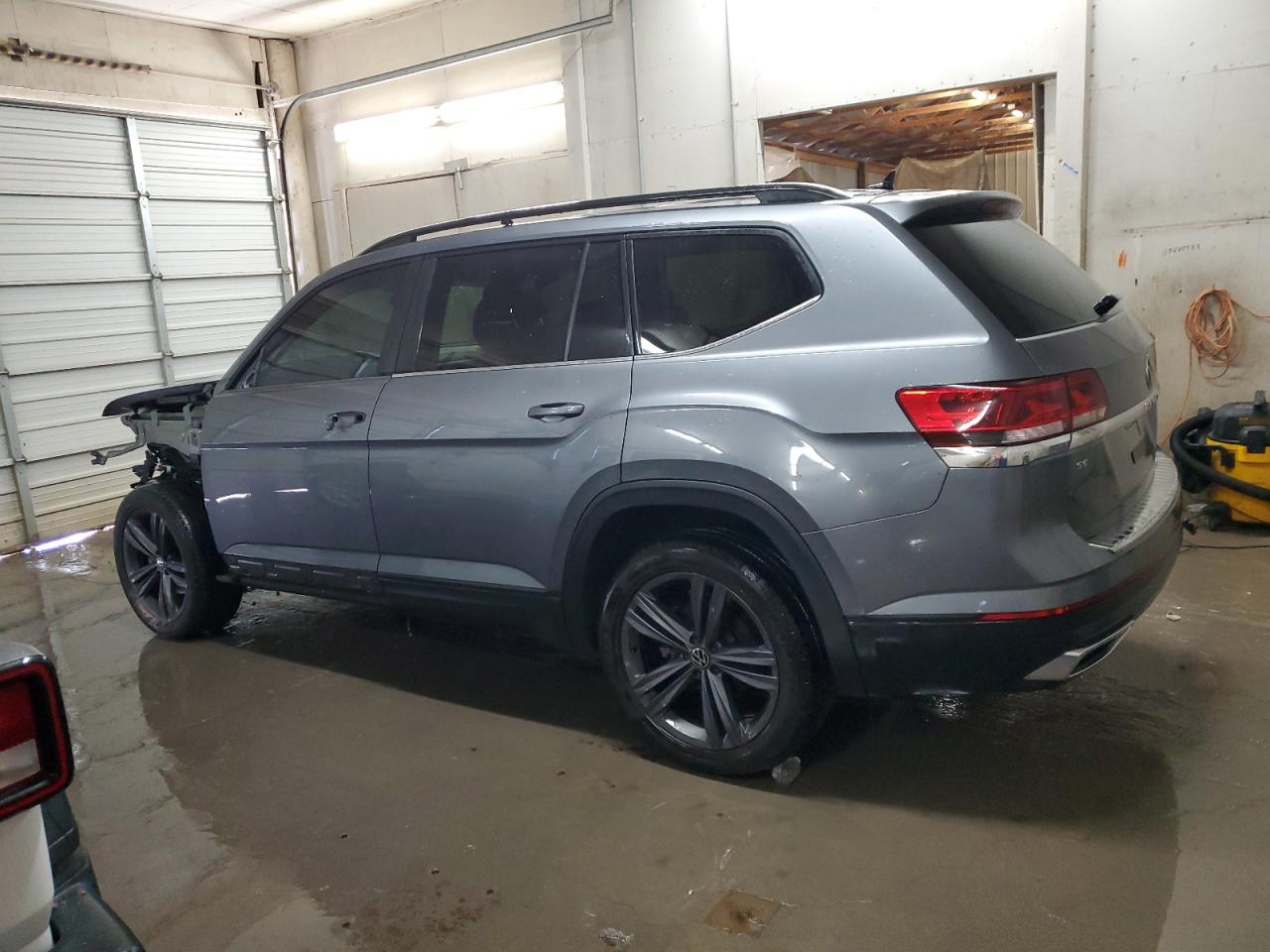 2021 Volkswagen Atlas - Image 2