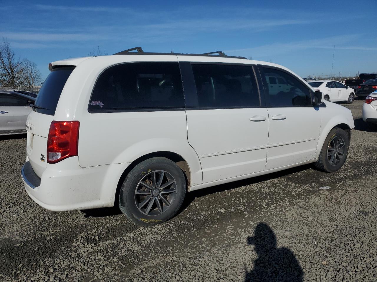 2016 Dodge Caravan - Image 3