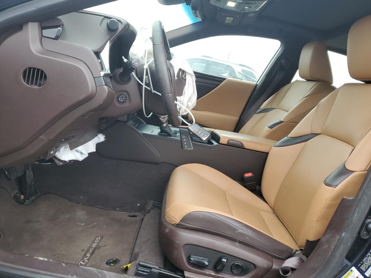 2020 Lexus ES - Image 7