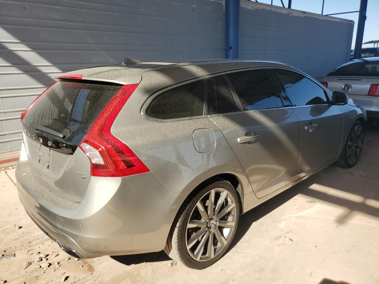 2015 Volvo V60 - Image 3