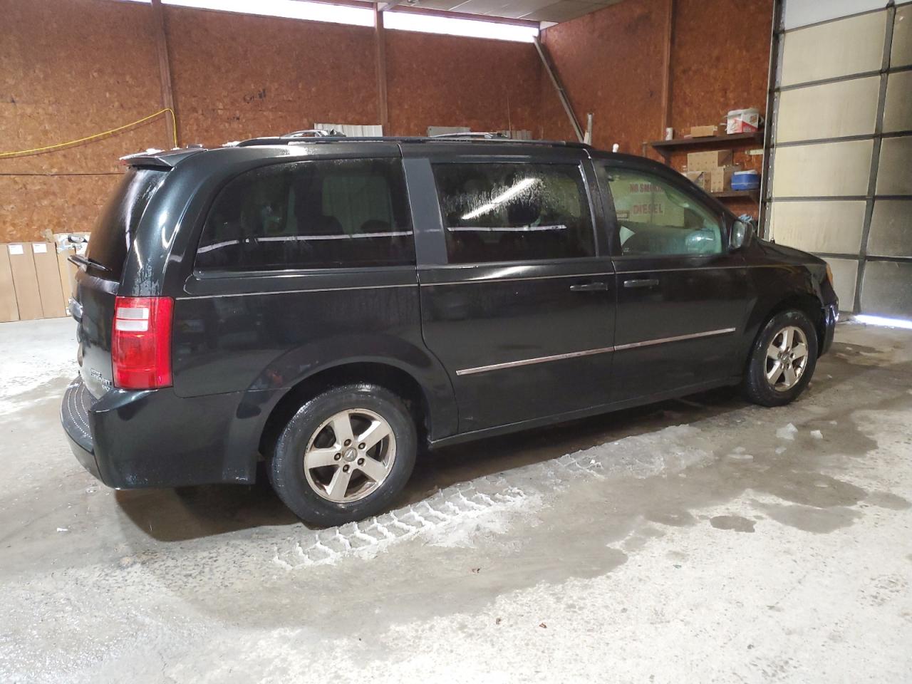 2009 Dodge Caravan - Image 3