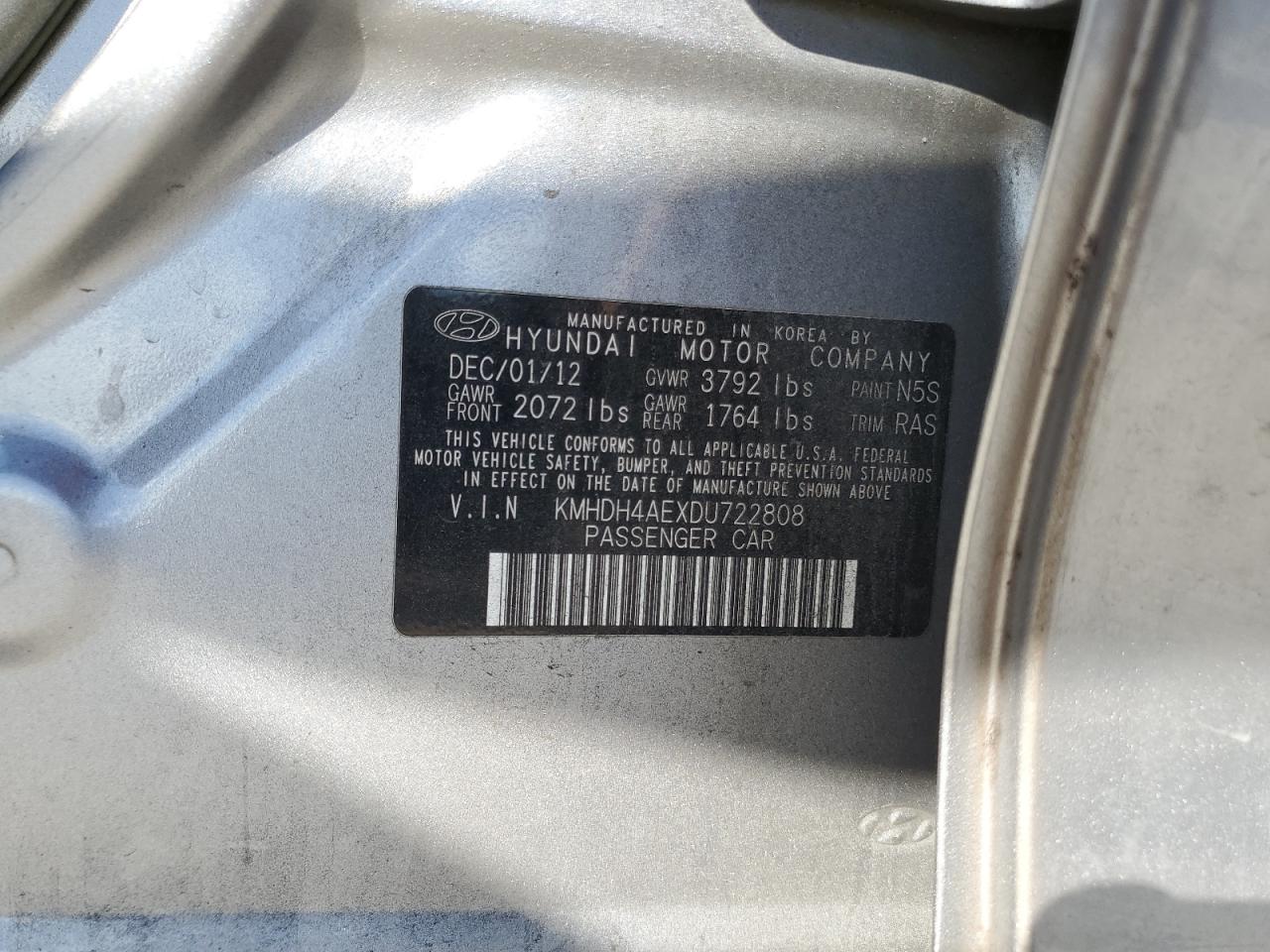 2013 Hyundai Elantra - Image 12
