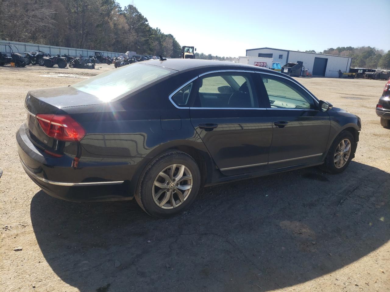 2016 Volkswagen Passat - Image 3
