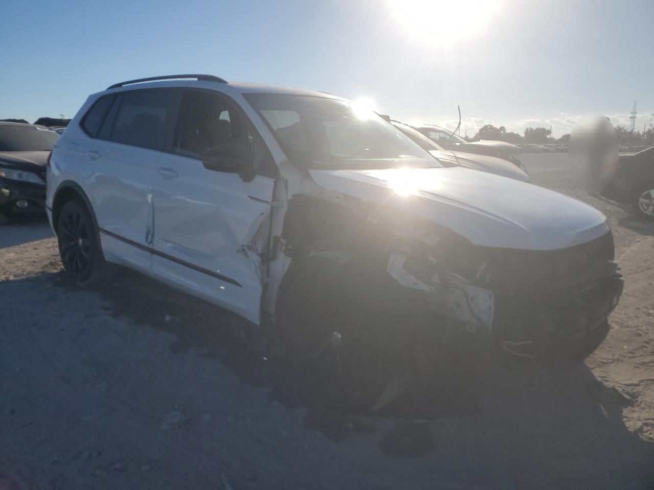 2021 Volkswagen Tiguan - Image 4