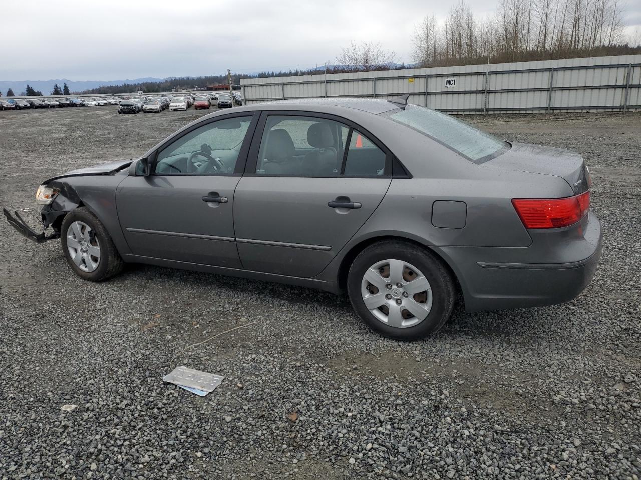 2010 Hyundai Sonata - Image 2