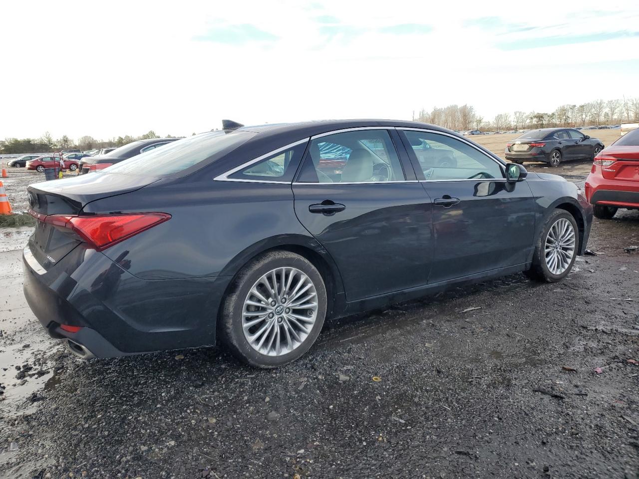 2019 Toyota Avalon - Image 3